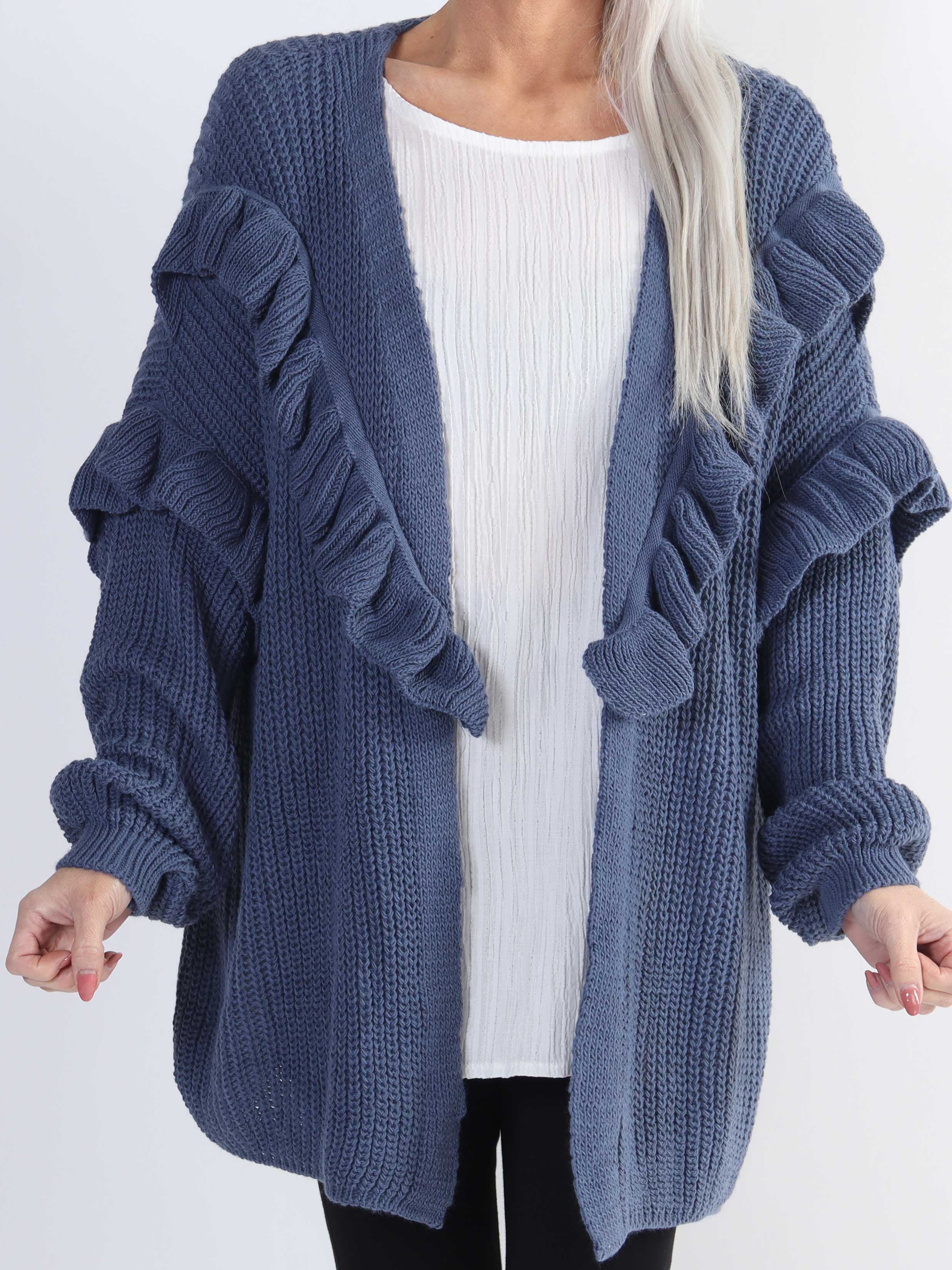 Ellis Cardigan - Lækker plus size strikcardigan med fine flæsedetaljer